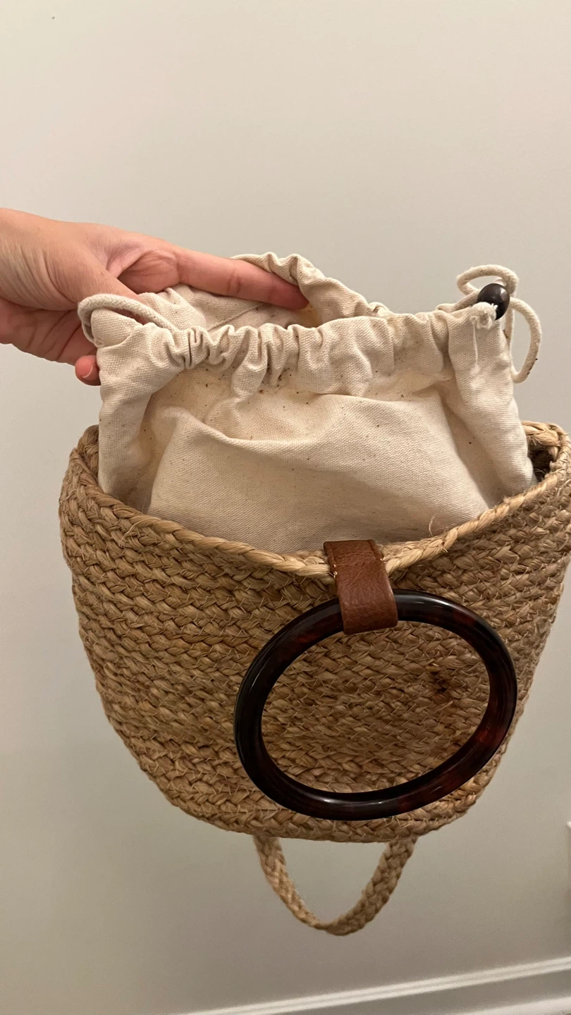 Woven Straw Handbag with Tortoiseshell Ring Handles - photo 4