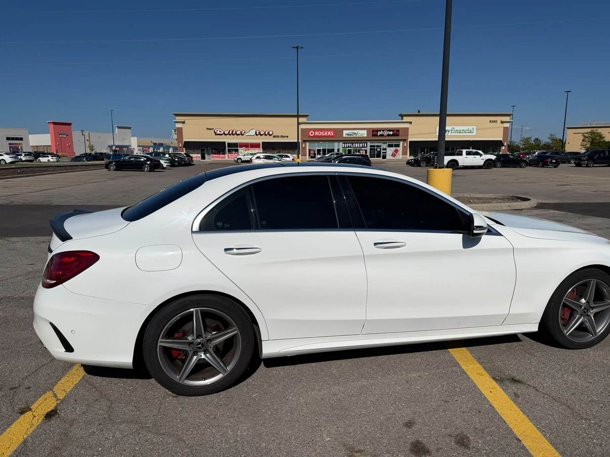 White Mercedes-Benz C300 AMG package - photo 4
