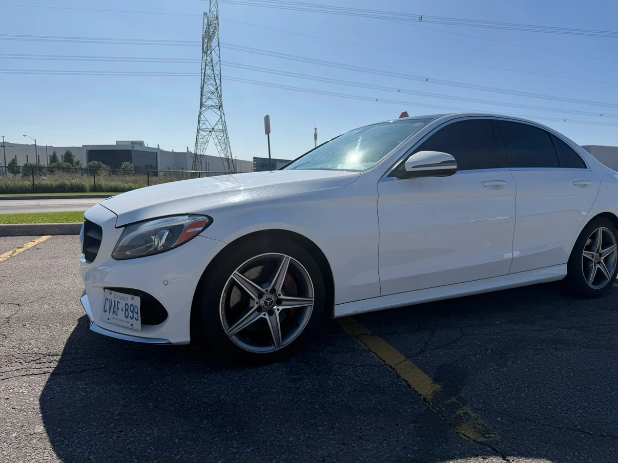 White Mercedes-Benz C300 AMG package - photo 5