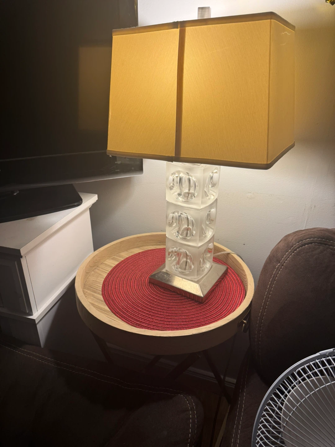 Lampshade table