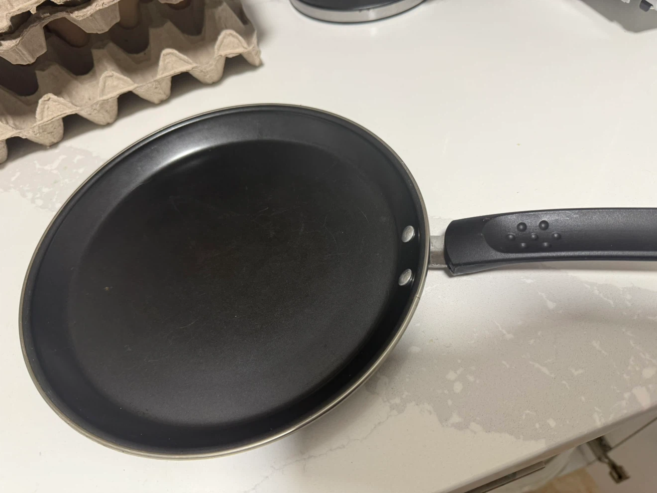 Black non-stick frying pan - photo 2
