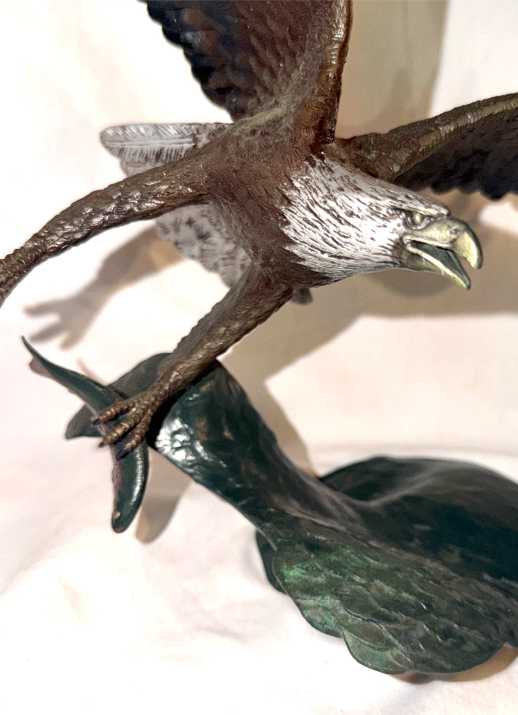 Masters of the wild  Bronze-Style Sculpture Franklin mint - photo 2