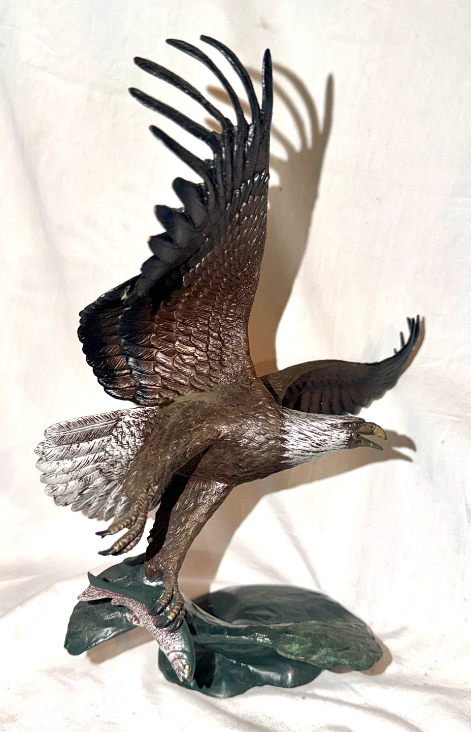Masters of the wild  Bronze-Style Sculpture Franklin mint - photo 3