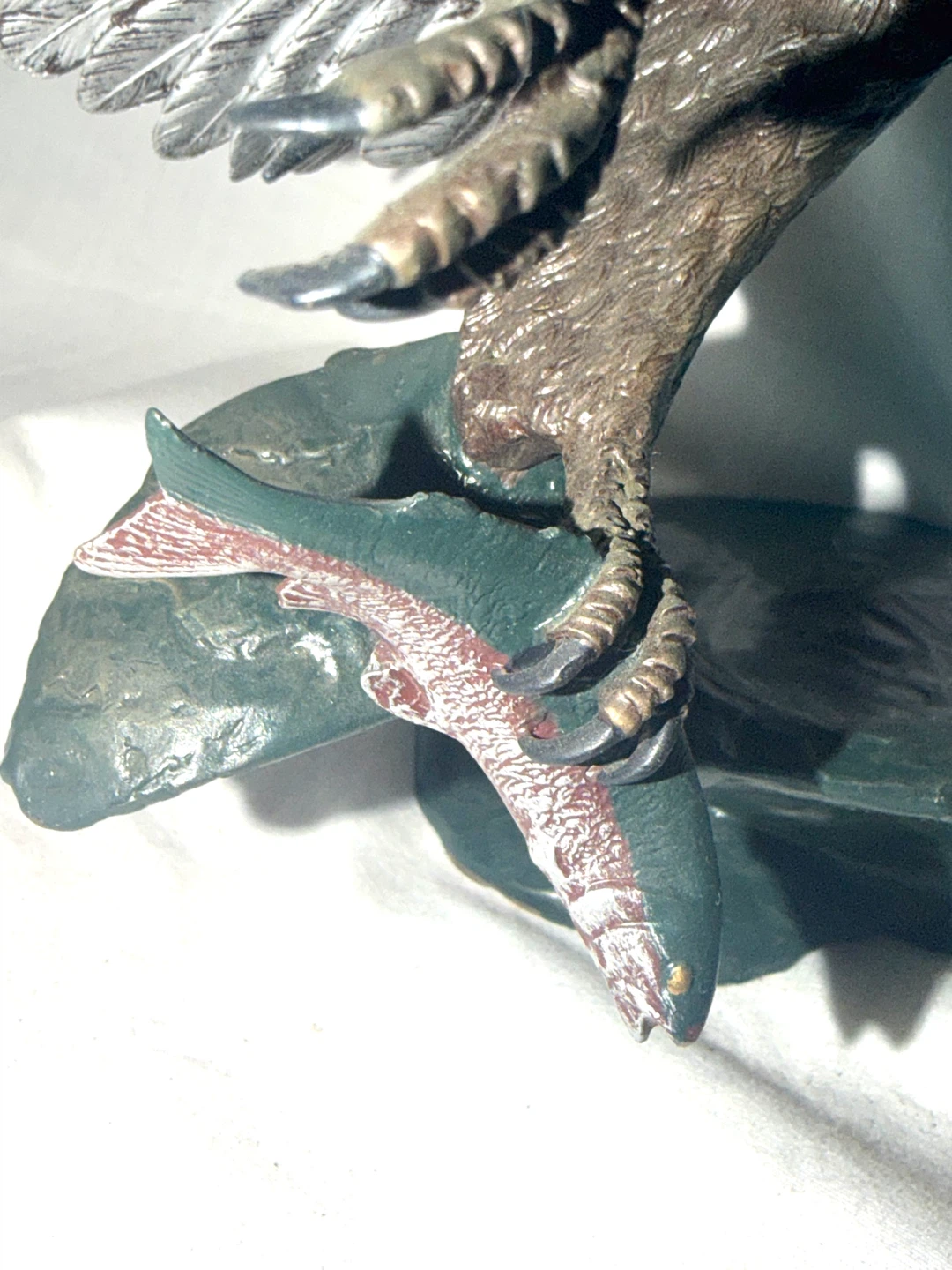 Masters of the wild  Bronze-Style Sculpture Franklin mint - photo 4