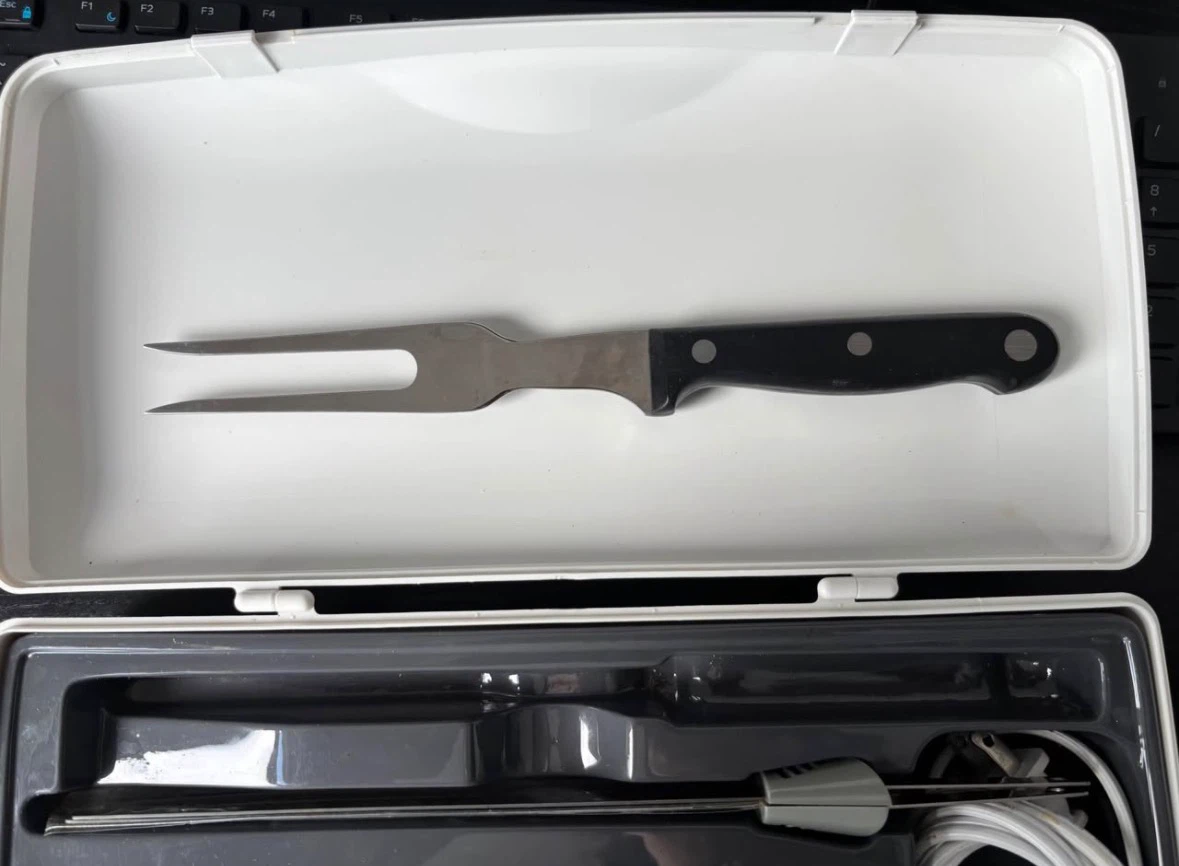 GE Electric Carving Knife with Case - photo 3