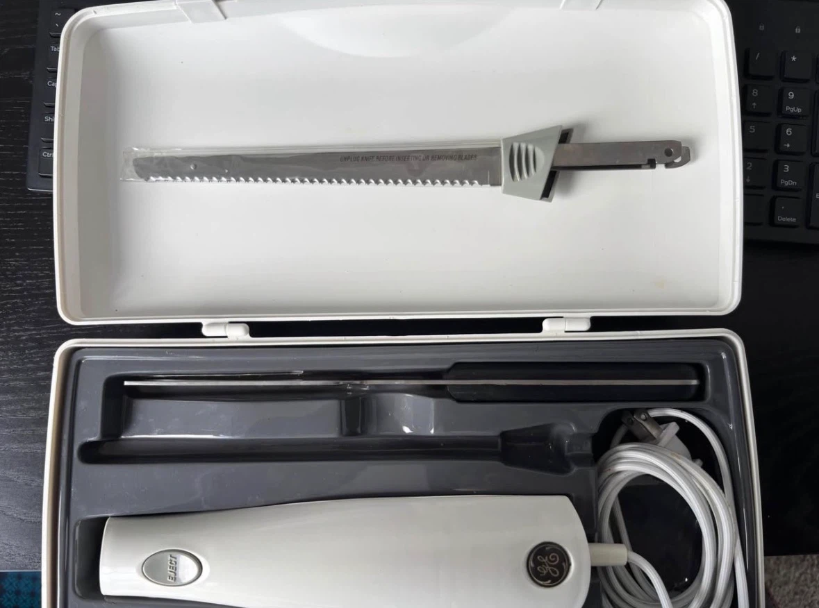 GE Electric Carving Knife with Case - photo 4
