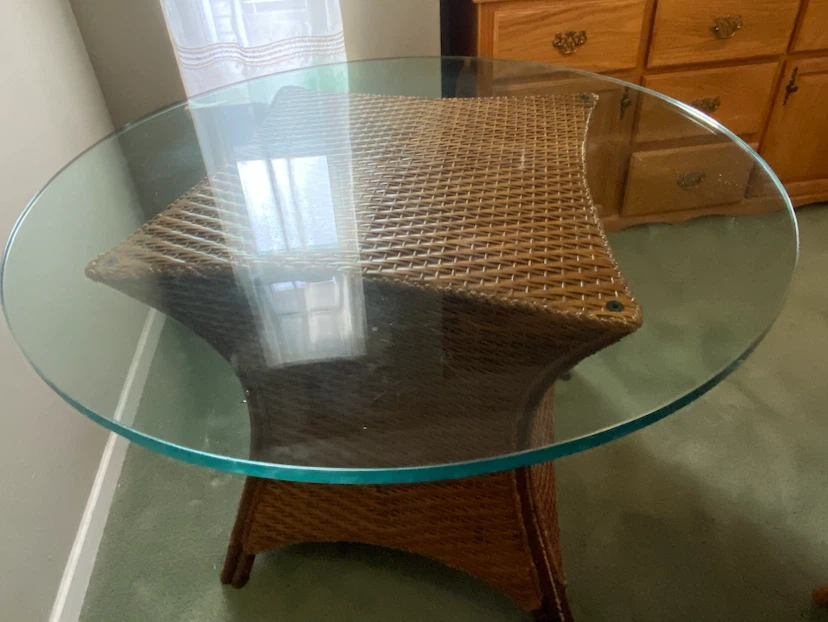 Wicker side table with glass top - photo 2