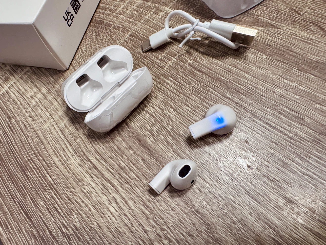 🎧 NEW Bluetooth Wireless Earbuds – Stylish & Great Sound!