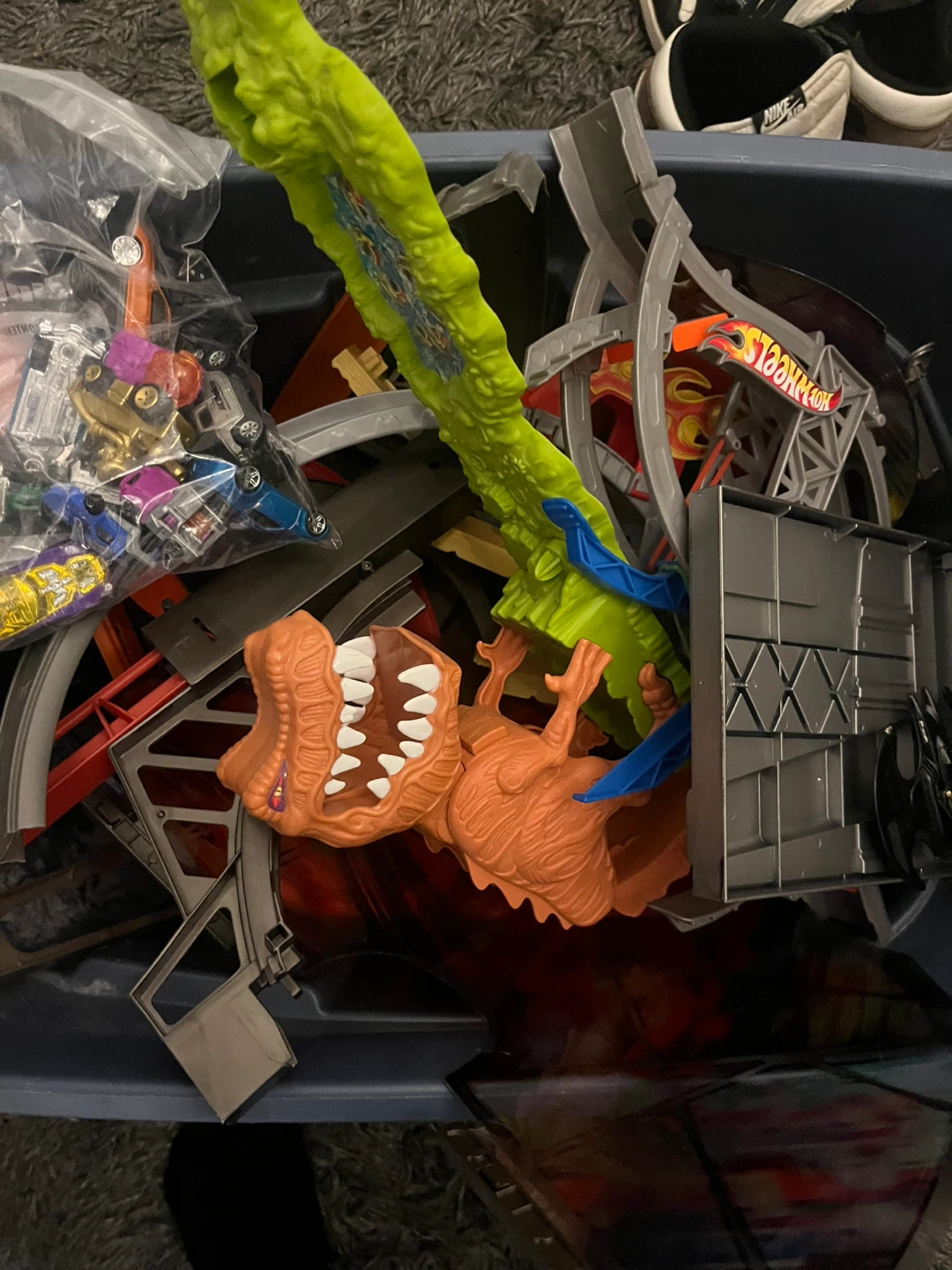 Hot Wheels Track and Playset Bin and hot wheels - photo 3
