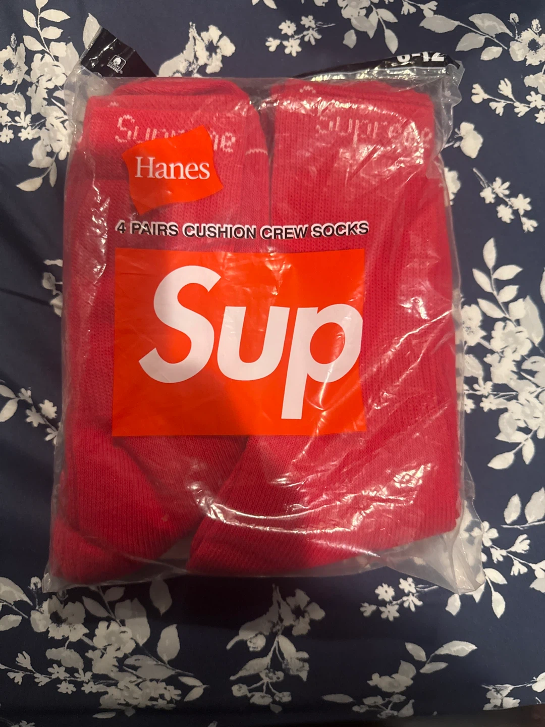 Supreme x Hanes Cushion Crew Socks 4-Pack
