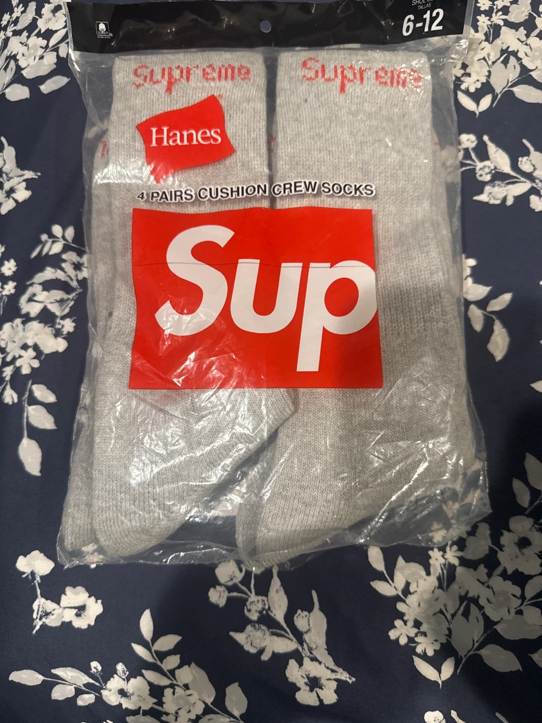 Supreme Hanes Cushion Crew Socks 4 Pairs