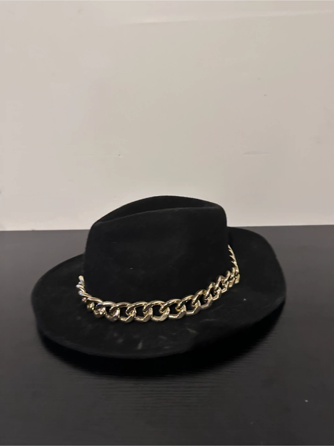 Black fedora with gold chain detail