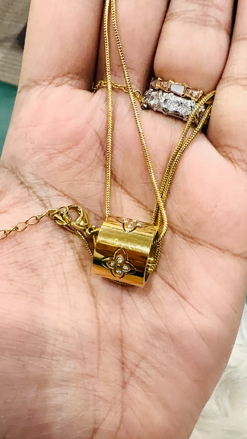 Gold-Tone Flower Pendant Necklace - photo 3