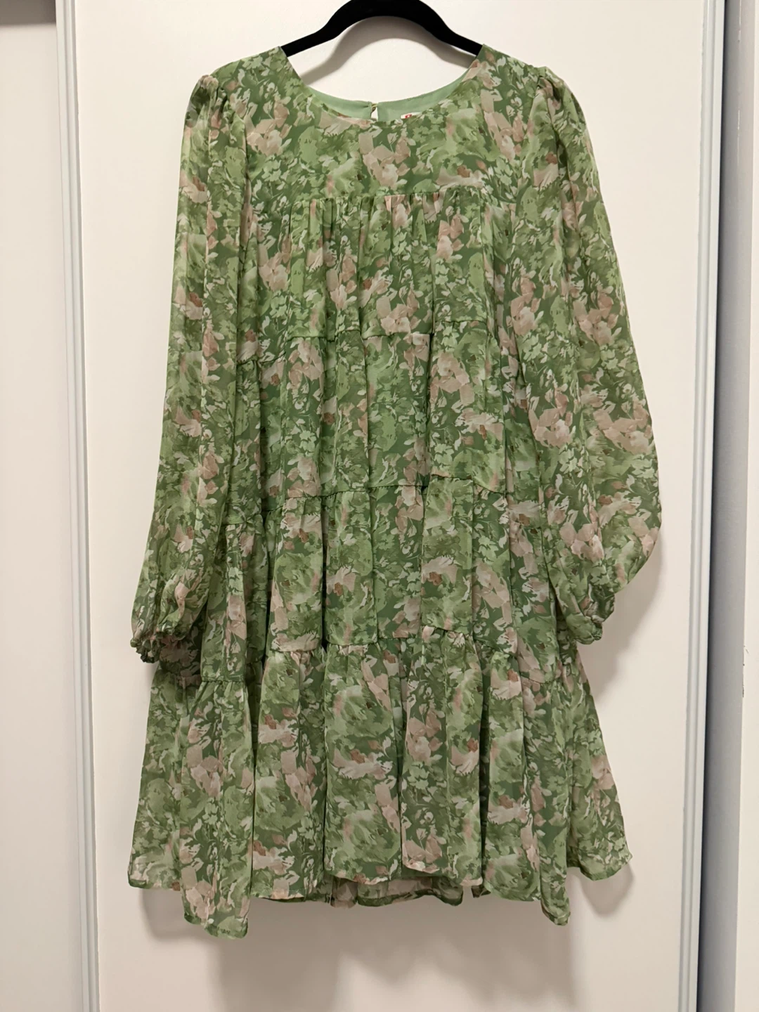 Green Floral Long-Sleeve Tiered Dress size M