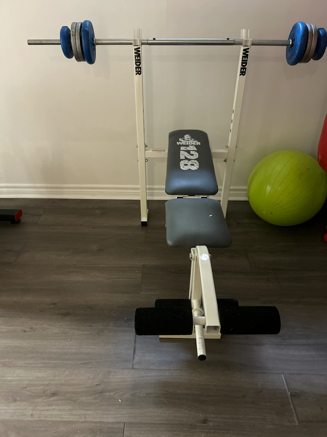 Weider 128 Weight Bench
