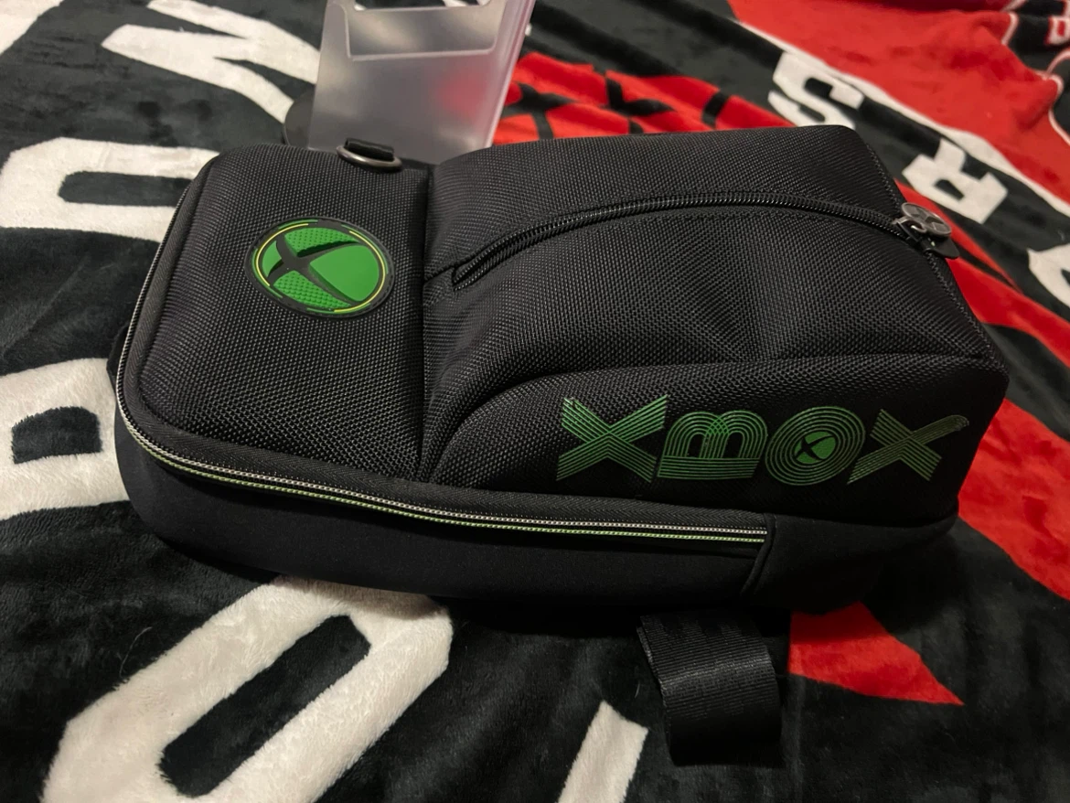 Xbox branded sling bag with controller holder - photo 2