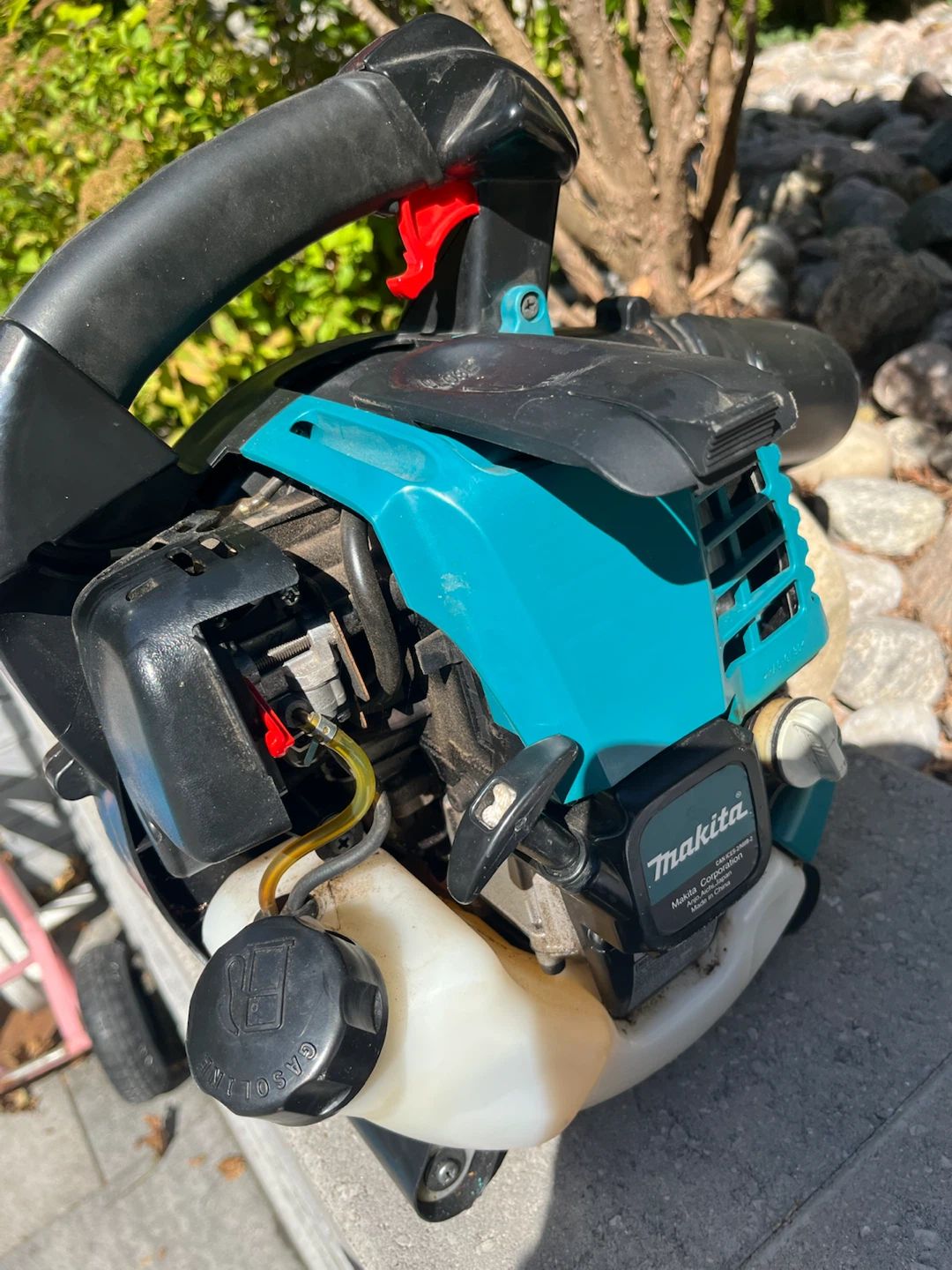 Makita 4 Stroke Hand Held Gas Powered Leaf Blower / Vacuum - photo 2
