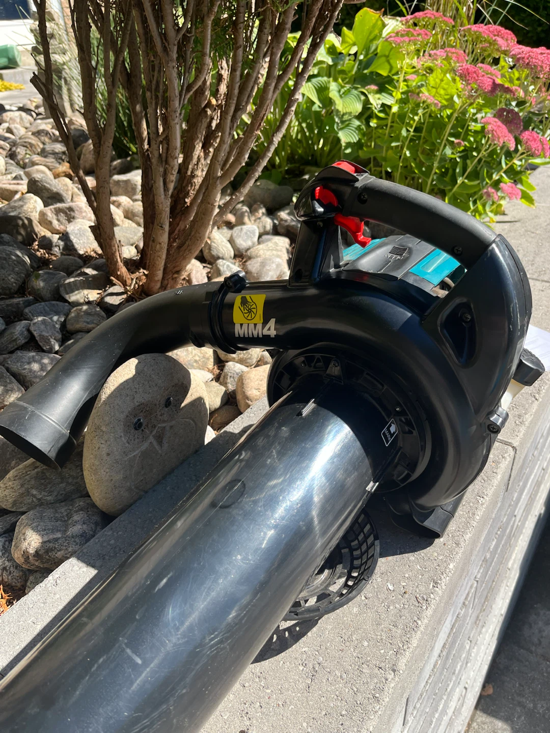 Makita 4 Stroke Hand Held Gas Powered Leaf Blower / Vacuum - photo 4