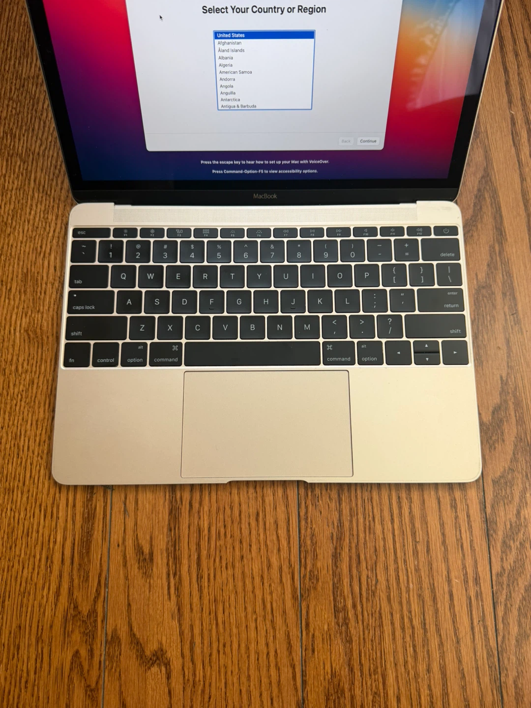 2017 MacBook Retina 8GB RAM 256GB SSD with Charger - photo 2