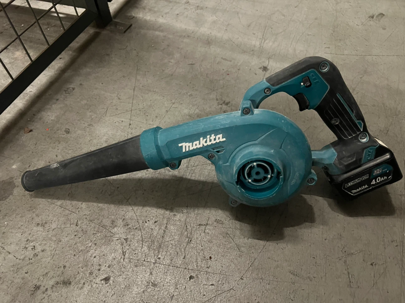 Makita UB100D Cordless Blower with Battery and Charger - photo 2