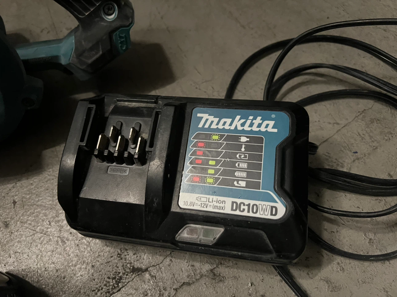 Makita UB100D Cordless Blower with Battery and Charger - photo 4