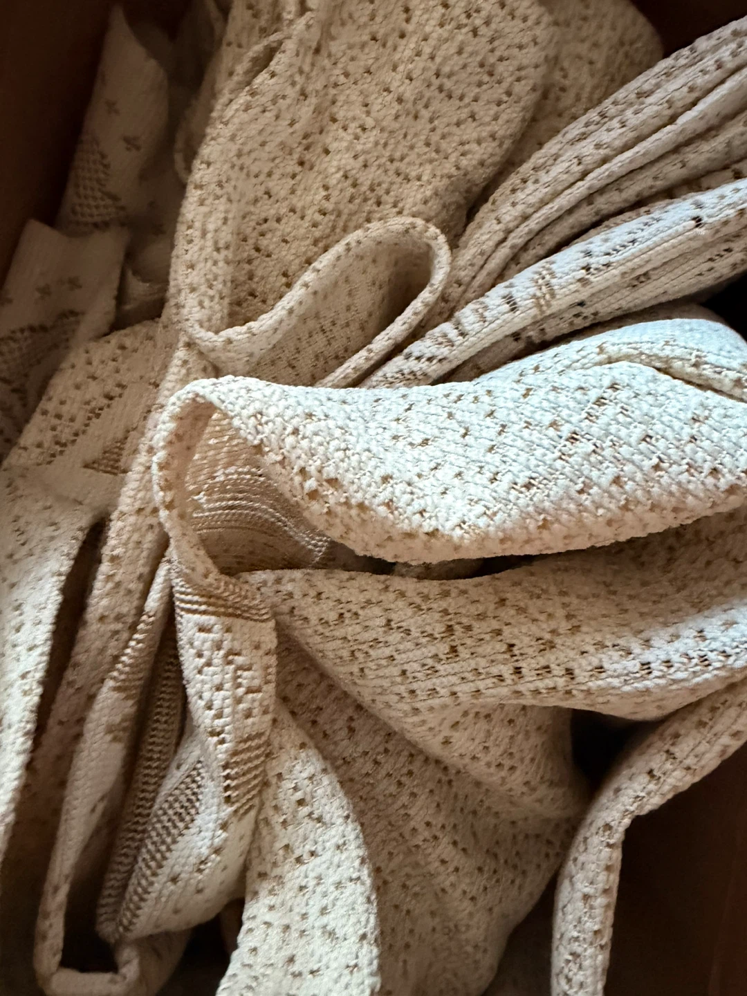 Pair of Beige Floral Lace Curtains - photo 4