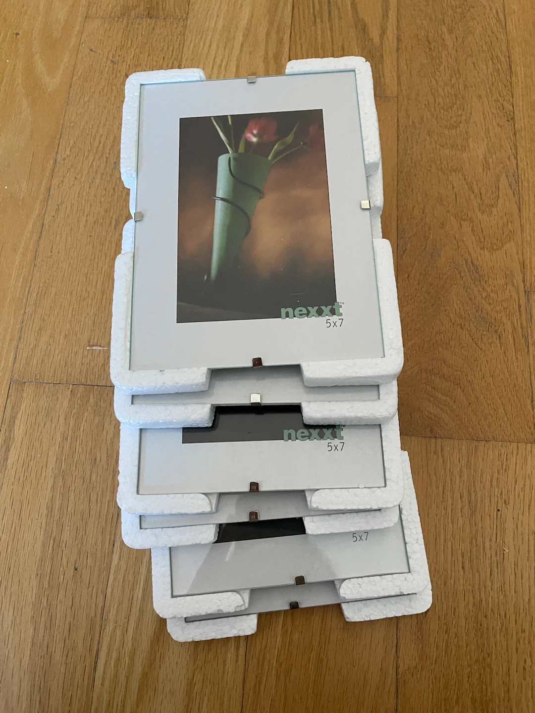 $6 for 6 . nexxt 5x7 Picture Frame - photo 2