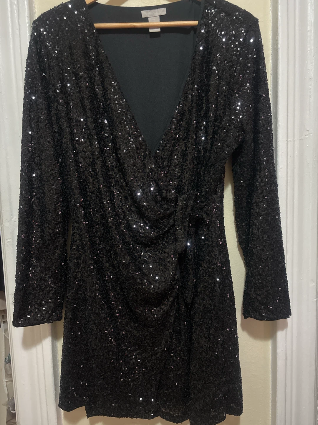 H&M Black Sequin Wrap Dress - photo 2