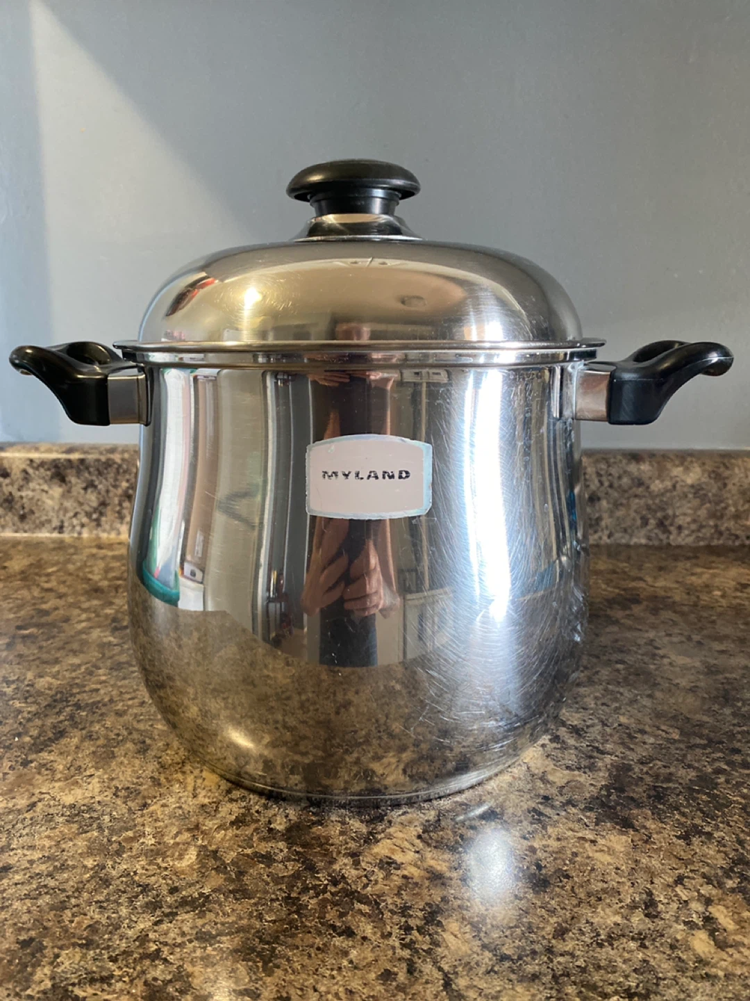 Myland pot with lid