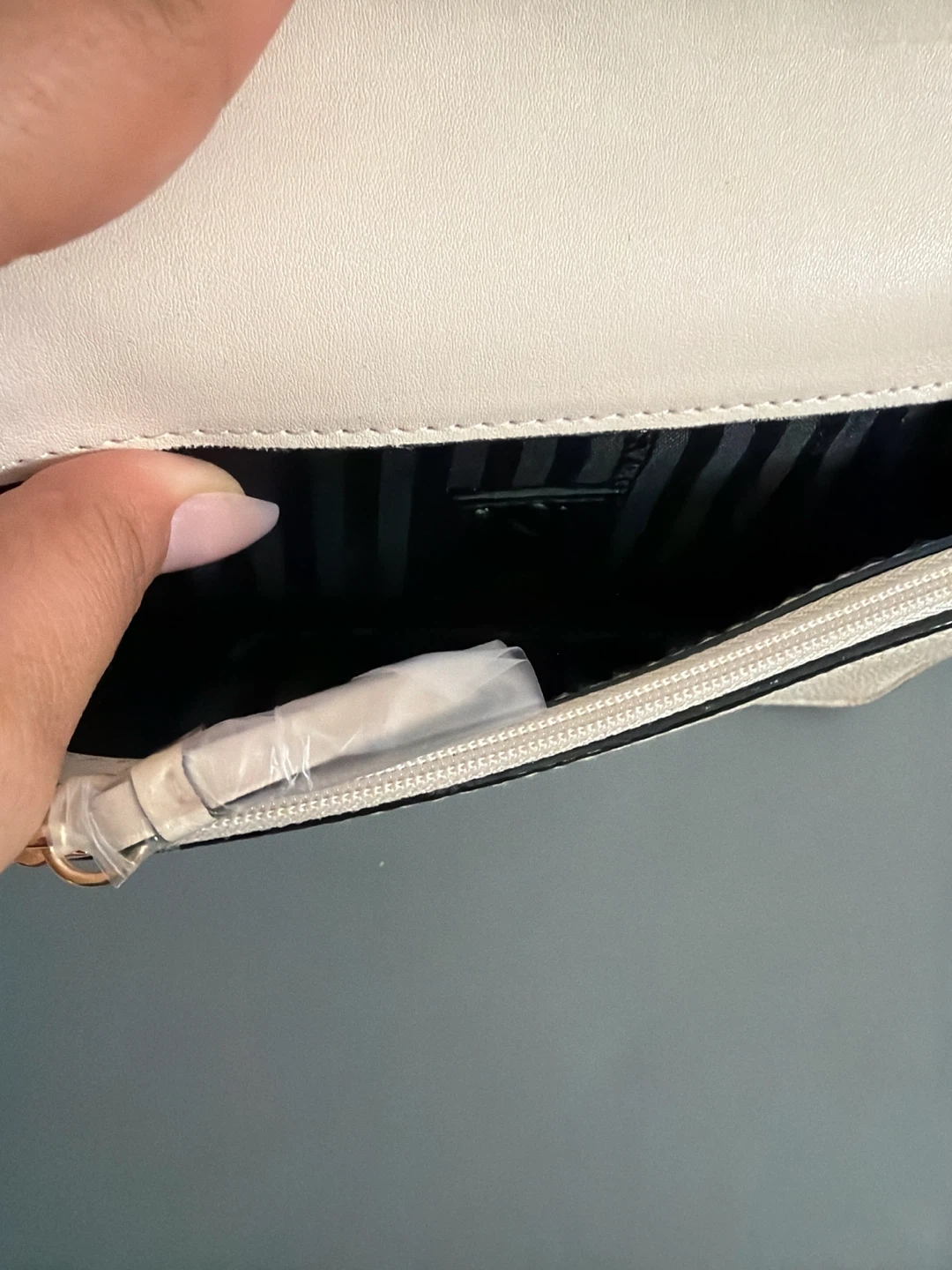 Victoria's Secret Quilted Wristlet - photo 4