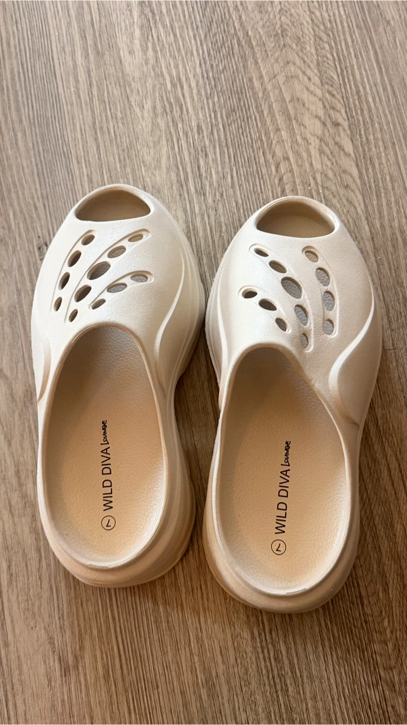 Wild Diva Lounge Slides Beige