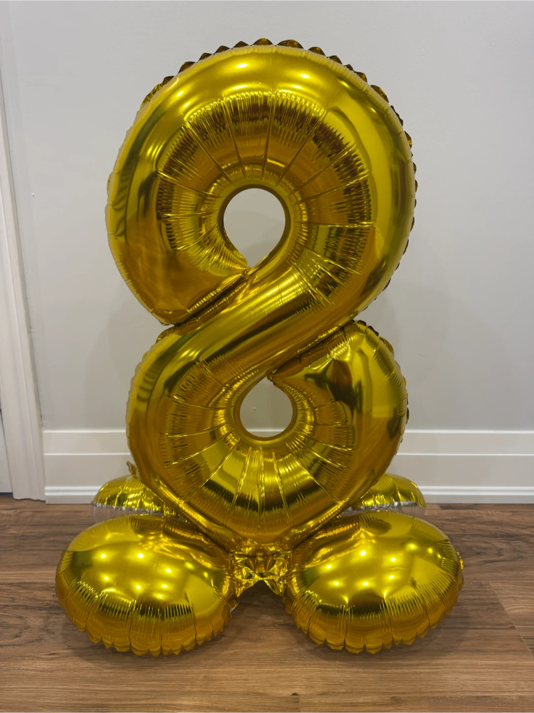 Gold Number 8 Balloon