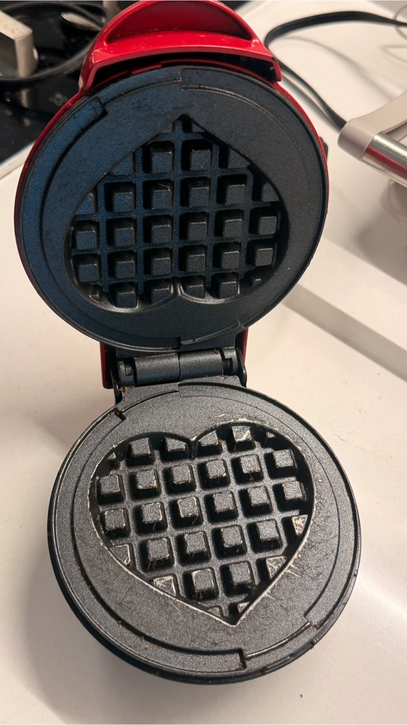 Dash Heart-Shaped Mini Waffle Maker - photo 2