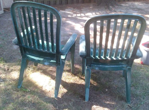 2 Green Plastic Patio Chairs - photo 2