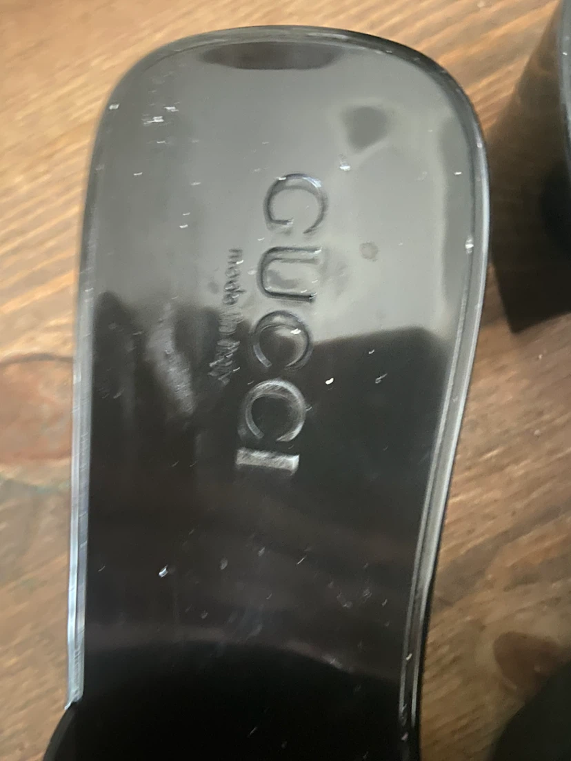 Gucci black rubber sandals - photo 2
