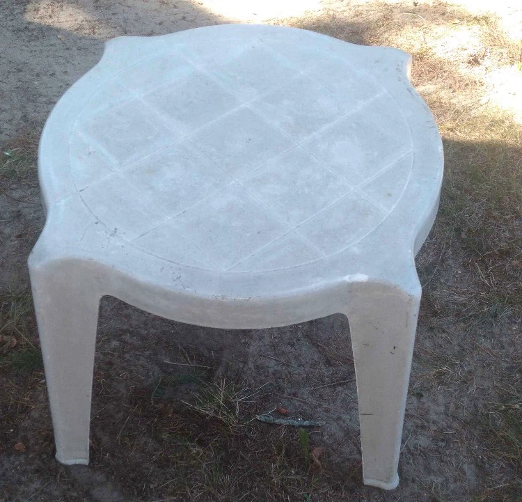 White Plastic Side Table - photo 2