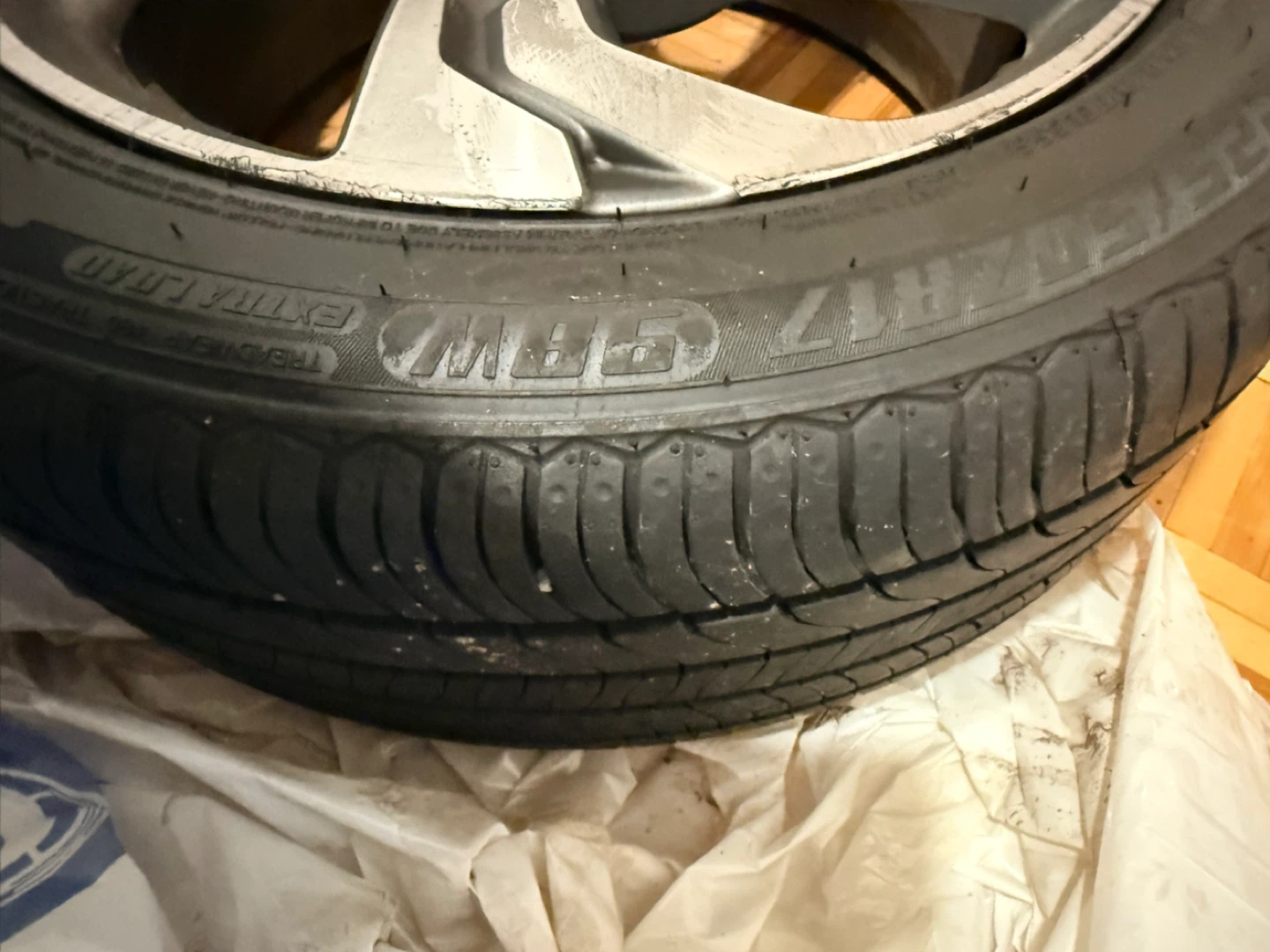 Set of 4 Honda 17-inch Wheels and Tires 225/50R17 - photo 4