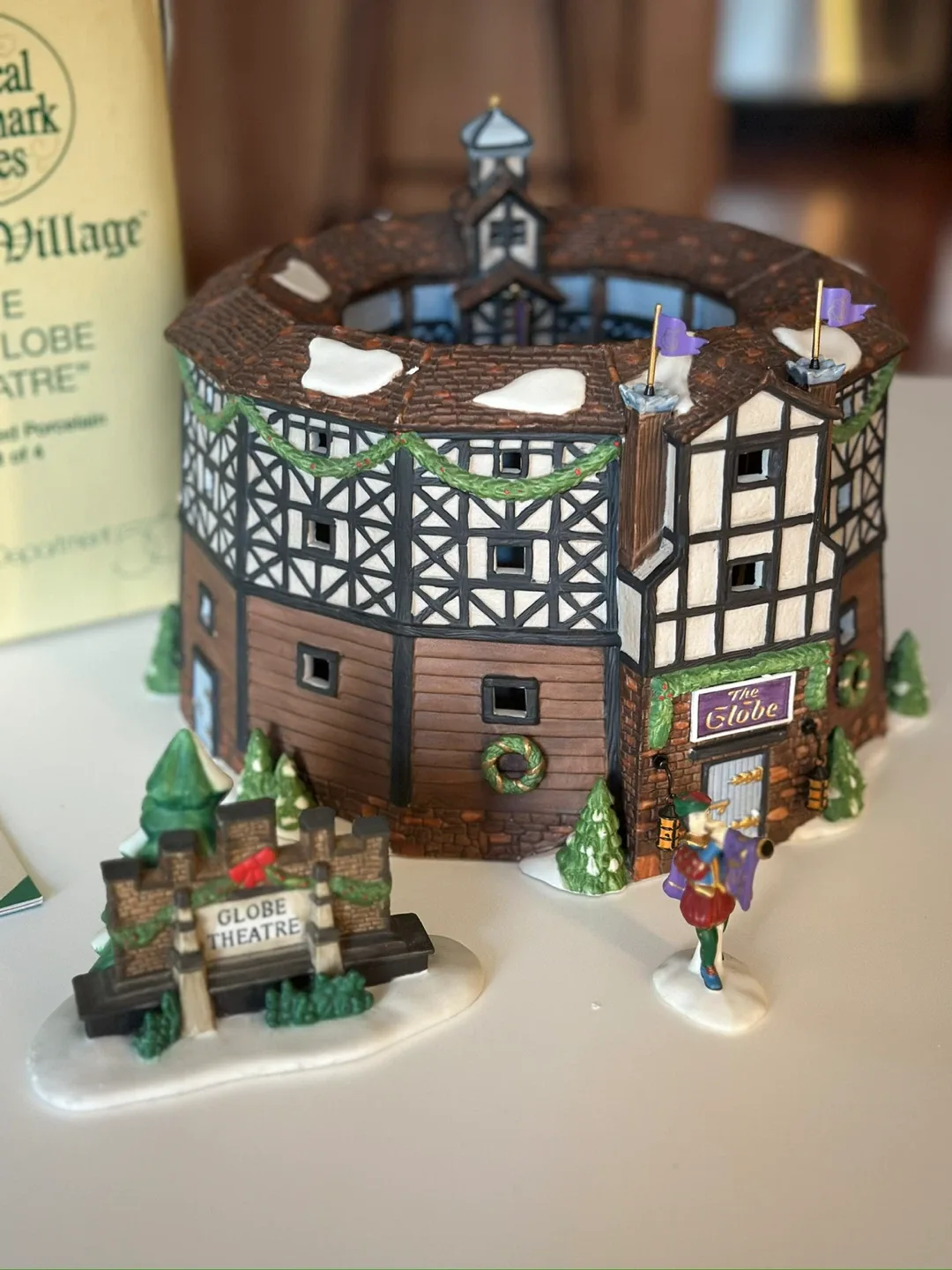 Department 56 Dickens’ Village Old Globe Theatre – Retired 1998 - photo 2