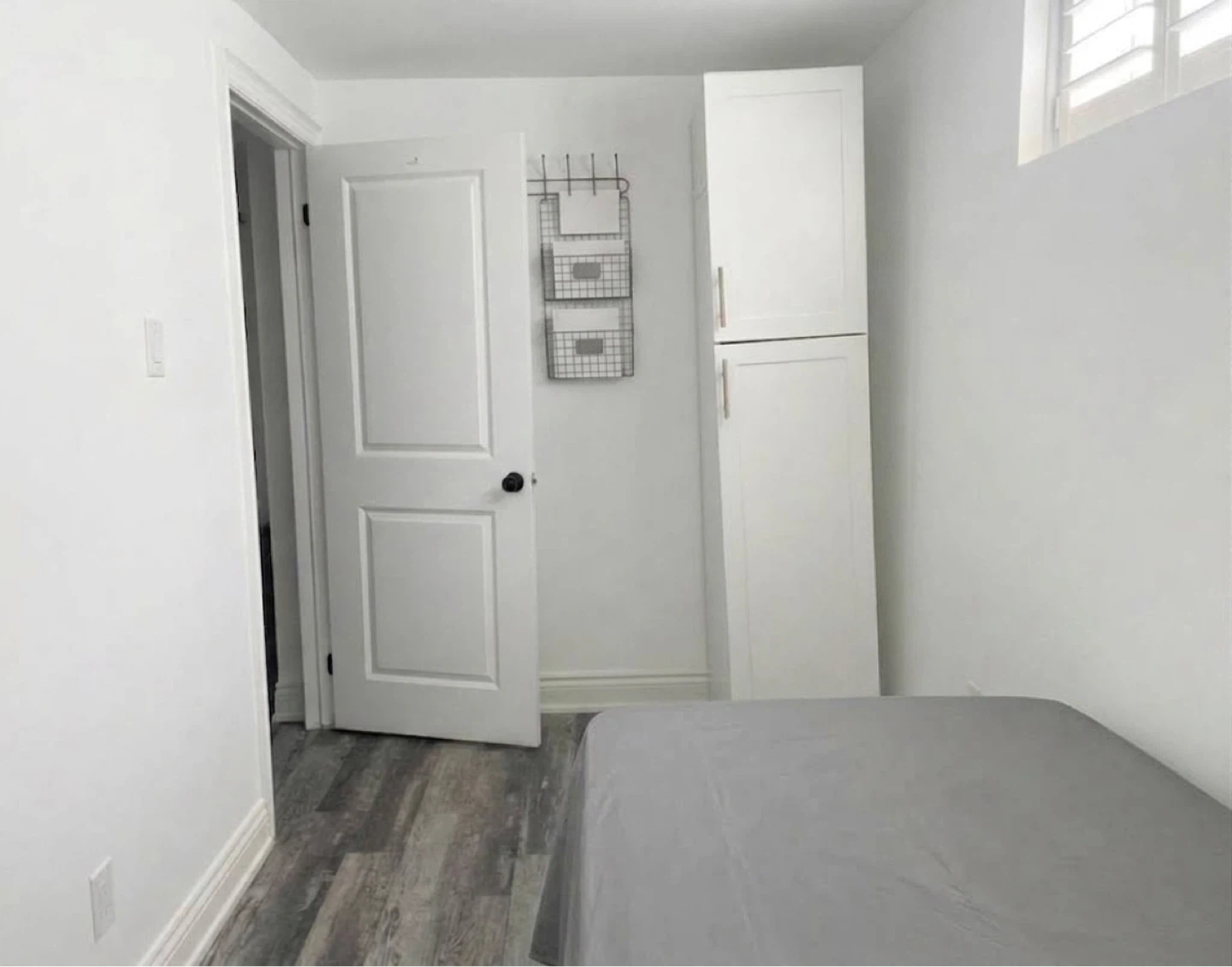 Room for rent Available Oct 1st - photo 2