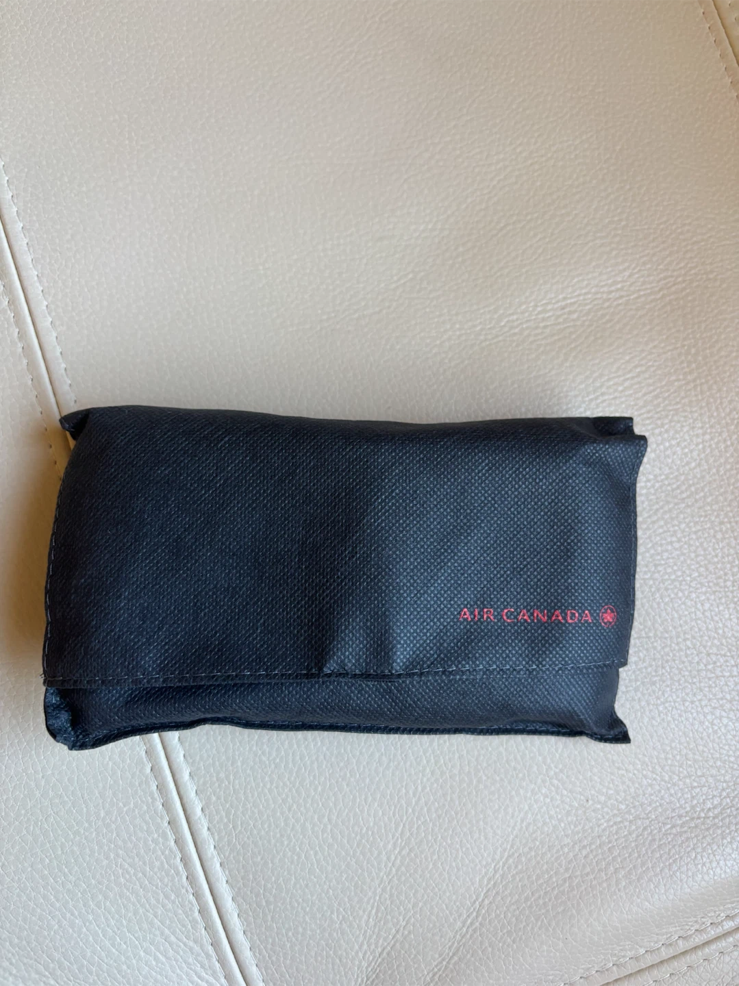Air Canada In-Flight Amenity Kit - photo 2