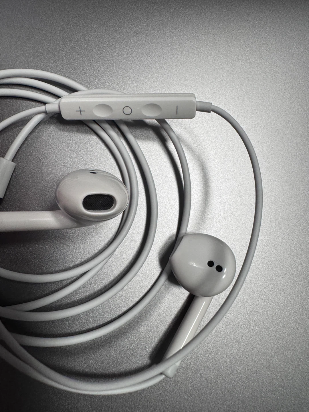 White Wired Earbuds with Microphone - photo 3