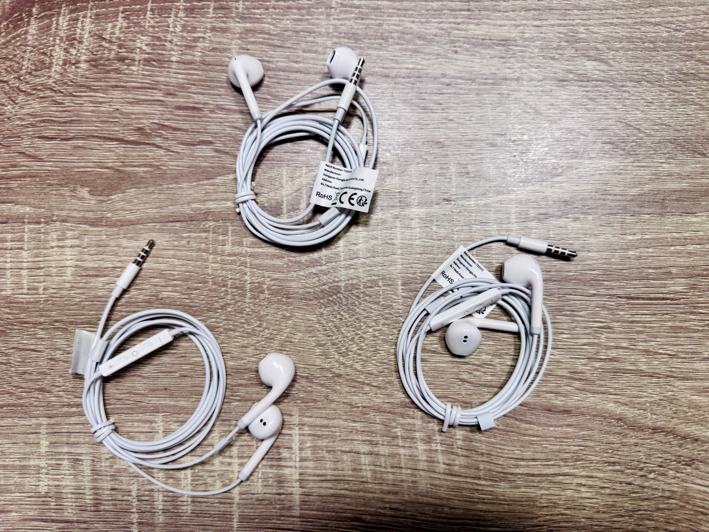 White Wired Earbuds with Microphone - photo 4