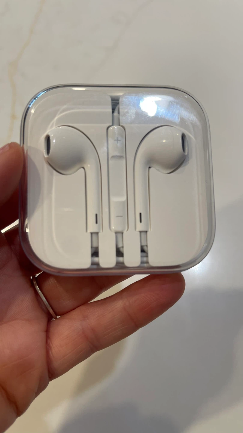 Apple EarPods with 3.5mm Headphone Plug