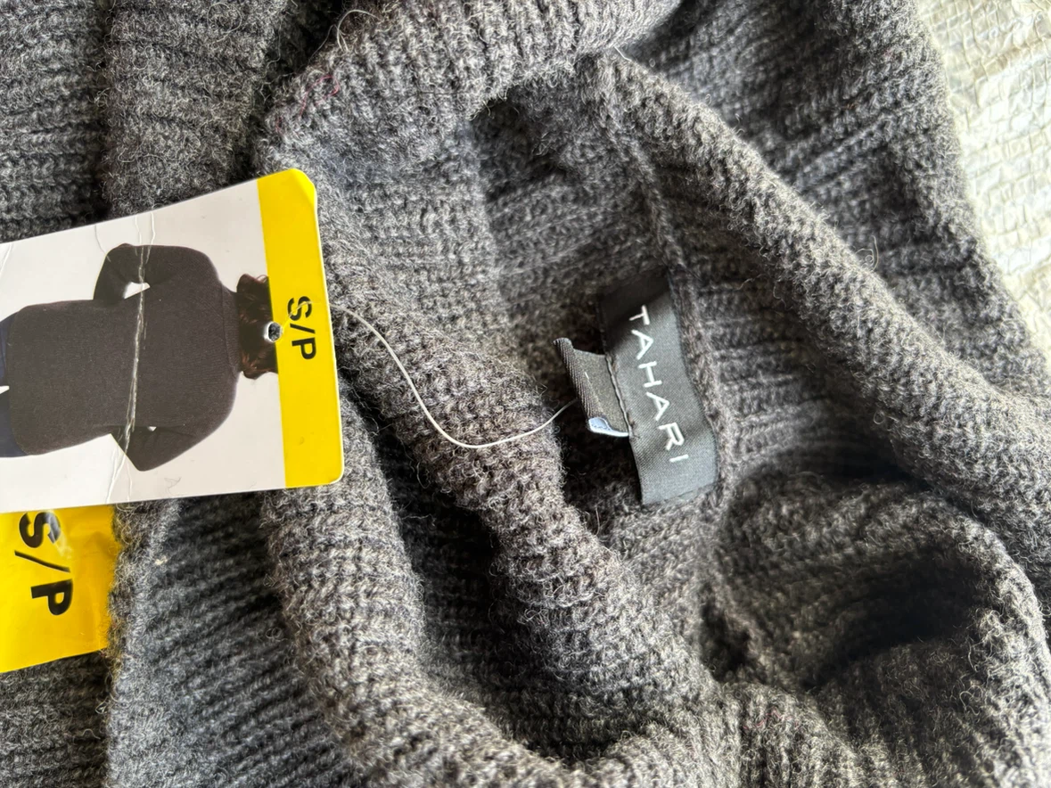 Tahari Grey Knit Sweater S - photo 3
