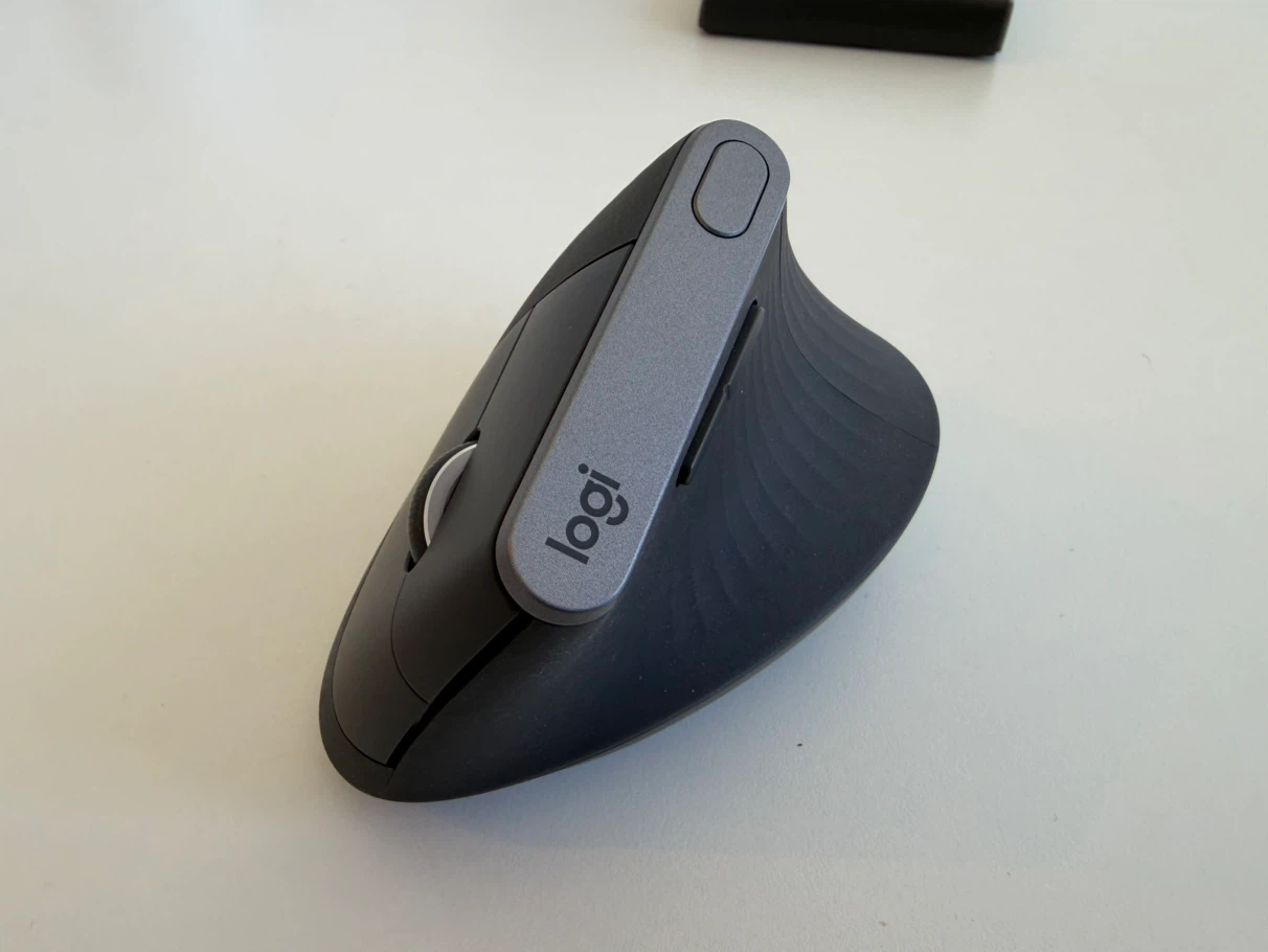 Logitech MX Vertical Ergonomic Mouse - photo 2