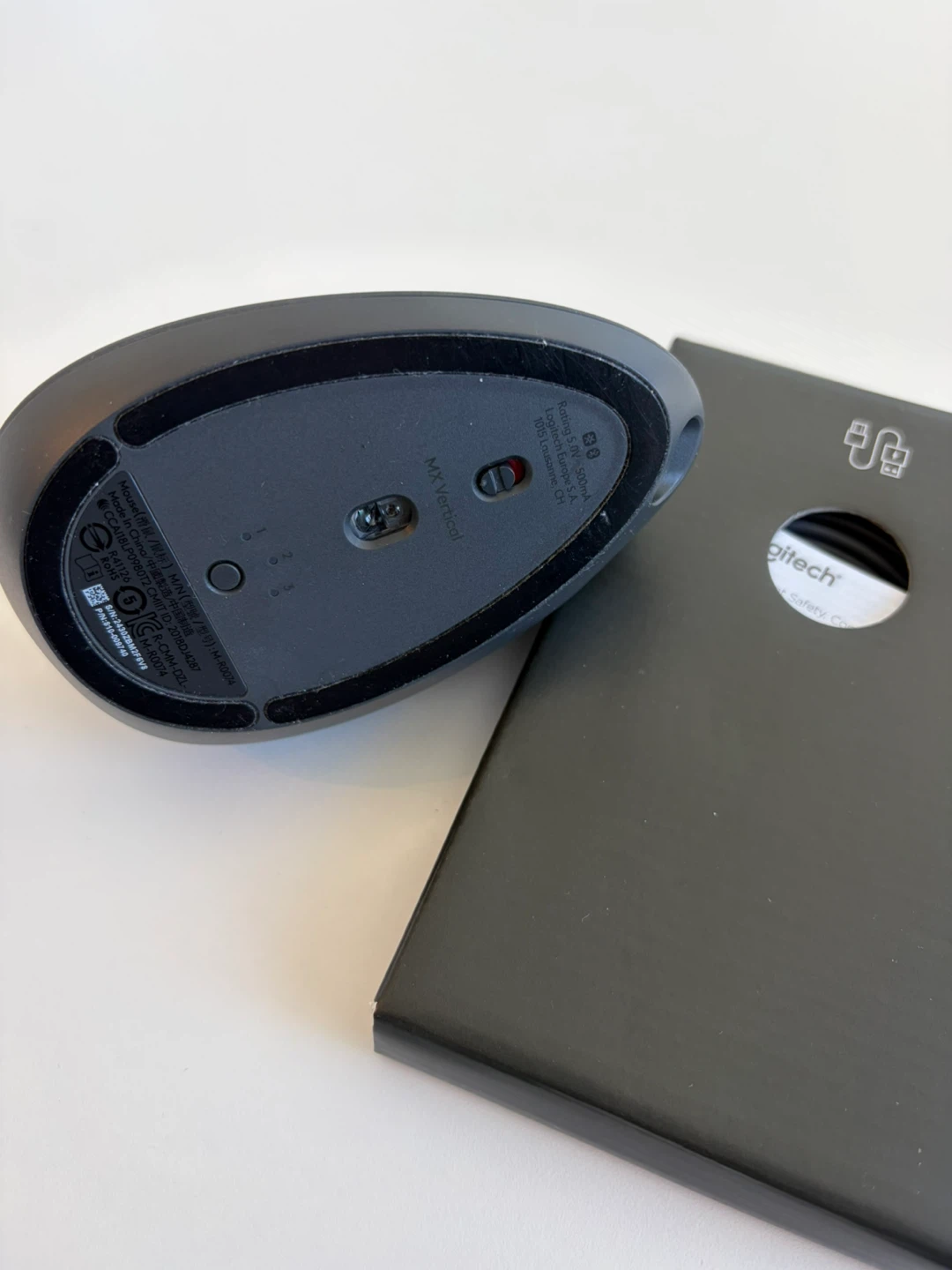 Logitech MX Vertical Ergonomic Mouse - photo 4