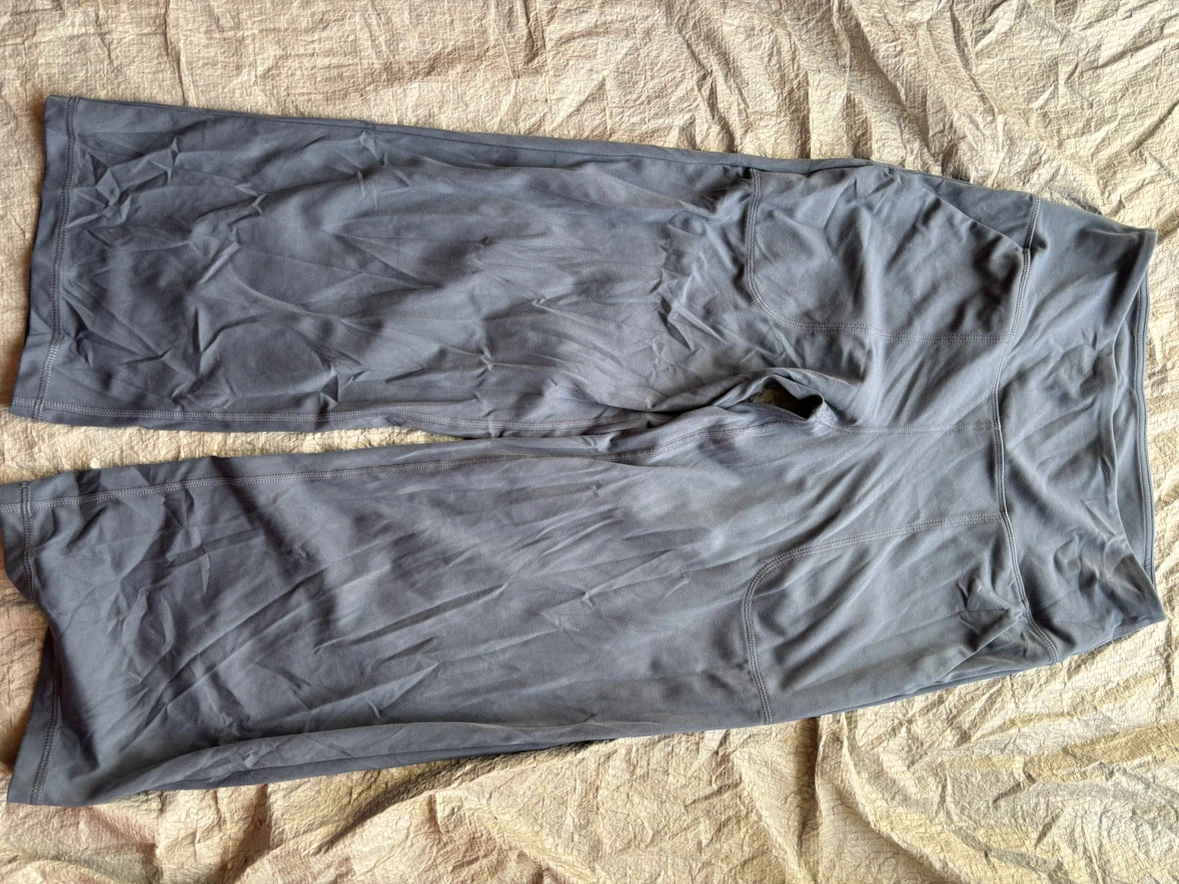 NWOT Tuff Veda Grey Yoga Capris S