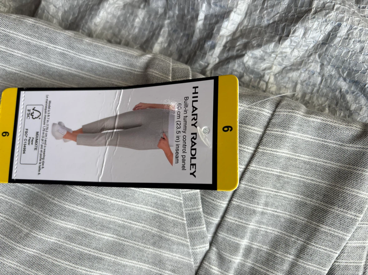Hilary Radley Slim Leg Pants Size 6