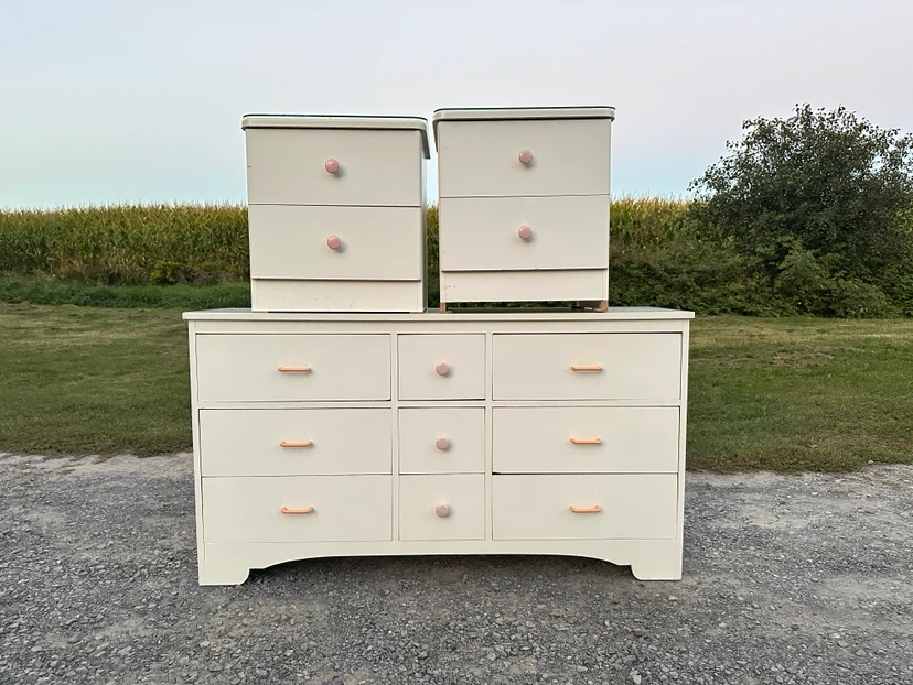 Vintage White Bedroom Set with Nightstands (CAN DELIVER)