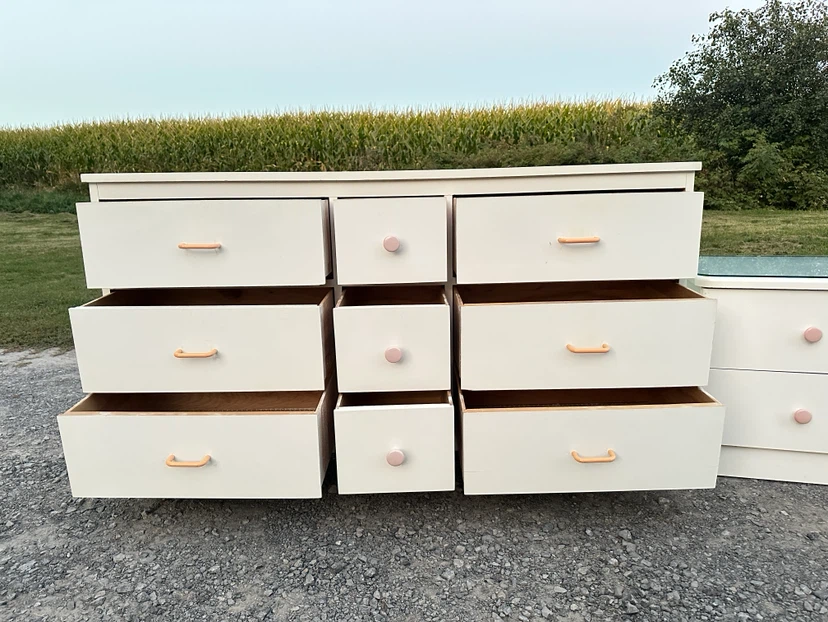 Vintage White Bedroom Set with Nightstands (CAN DELIVER) - photo 4